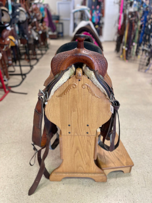 15.5” md oil Barrel saddle w/suede seat, Reinsman X series