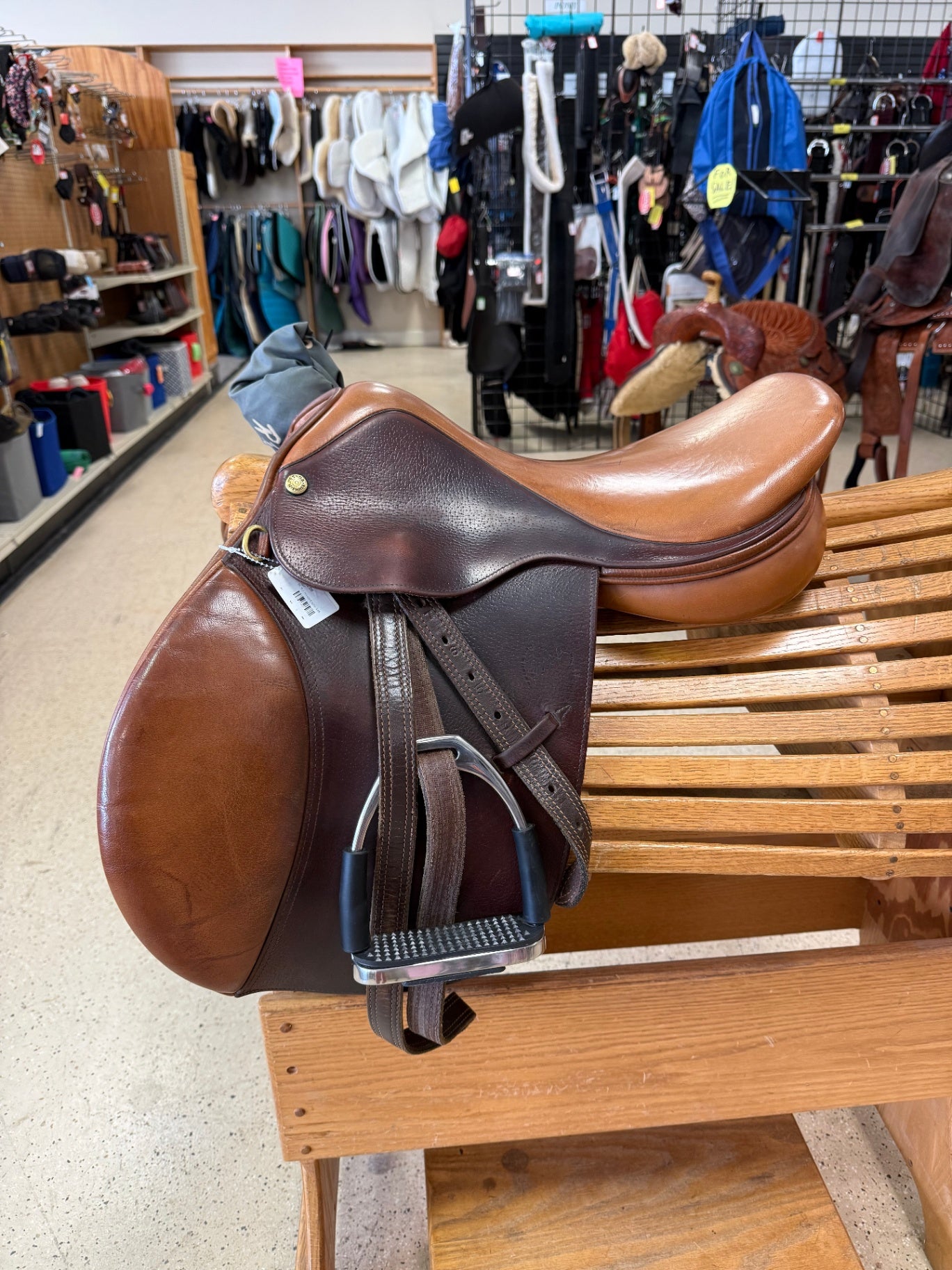 29. 16.5 M tree Pessoa English jumping Saddle w/irons and saddle cover