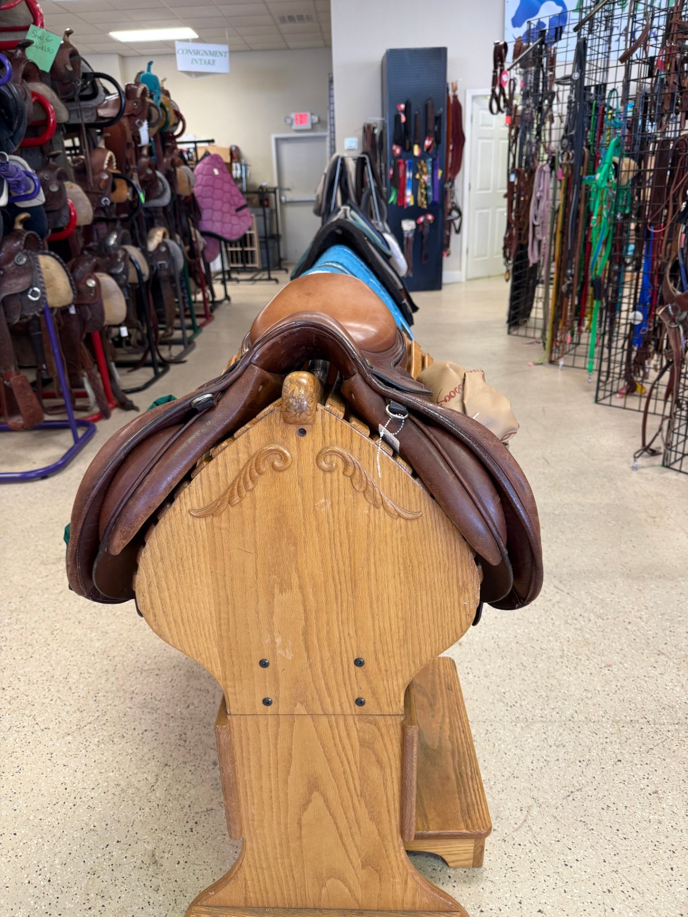 20. 16.5” M tree close contact saddle and 2 covers, Pessoa