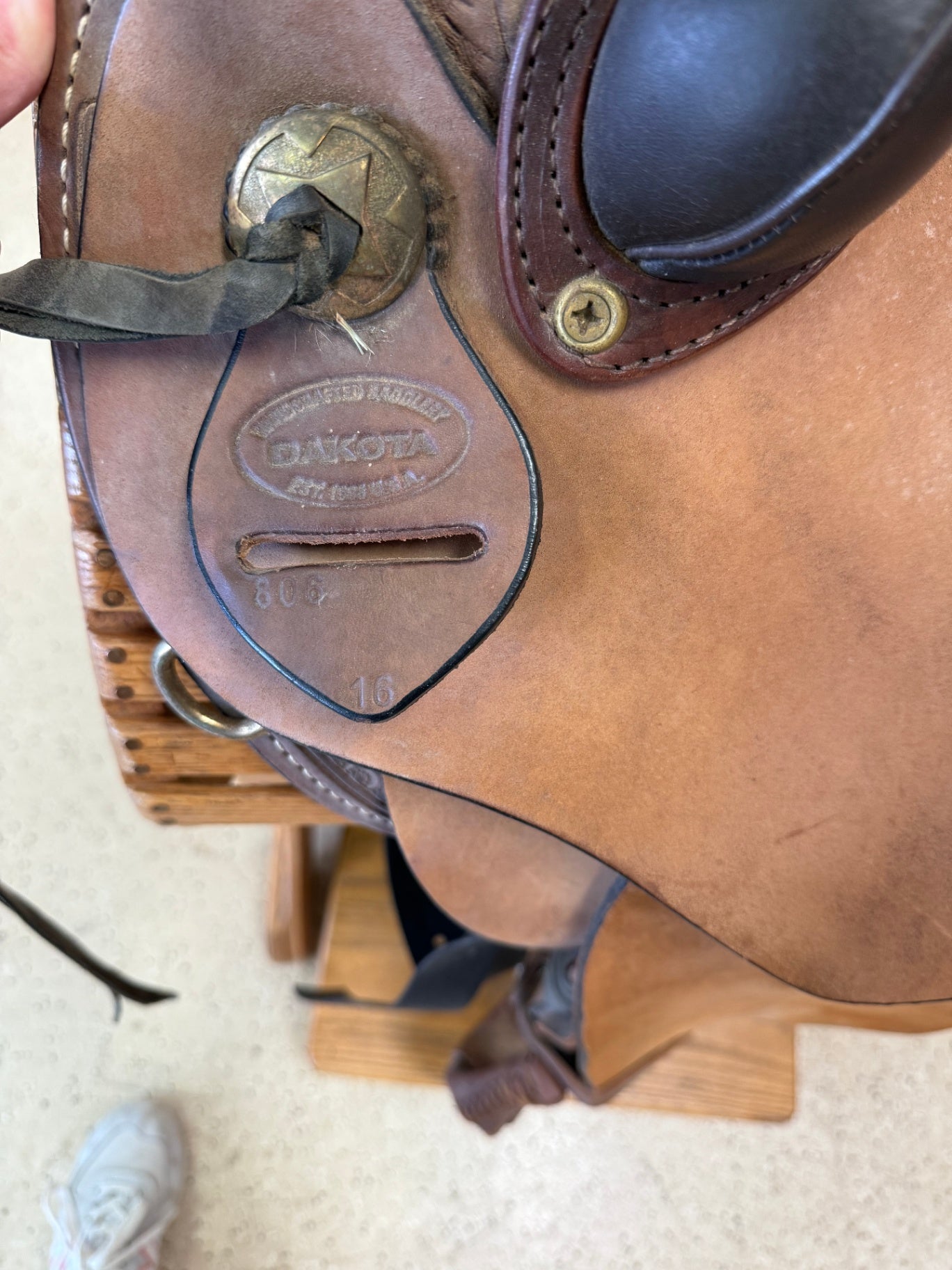 3. 16” Semi/M tree brown slick seat lightweight wade trail saddle, Dakota