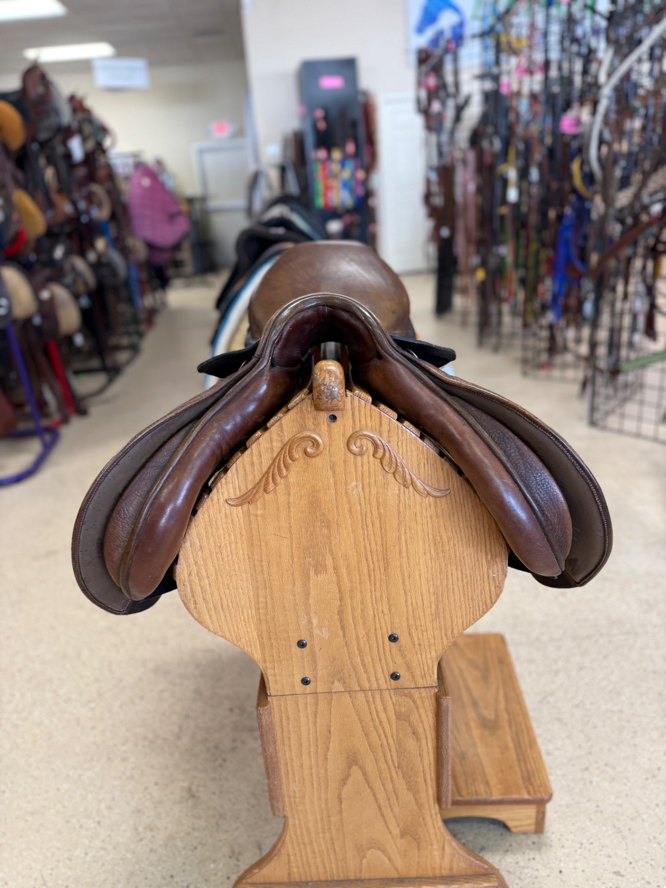 81. 18’’ MW tree Brown Jump Saddle Courbette