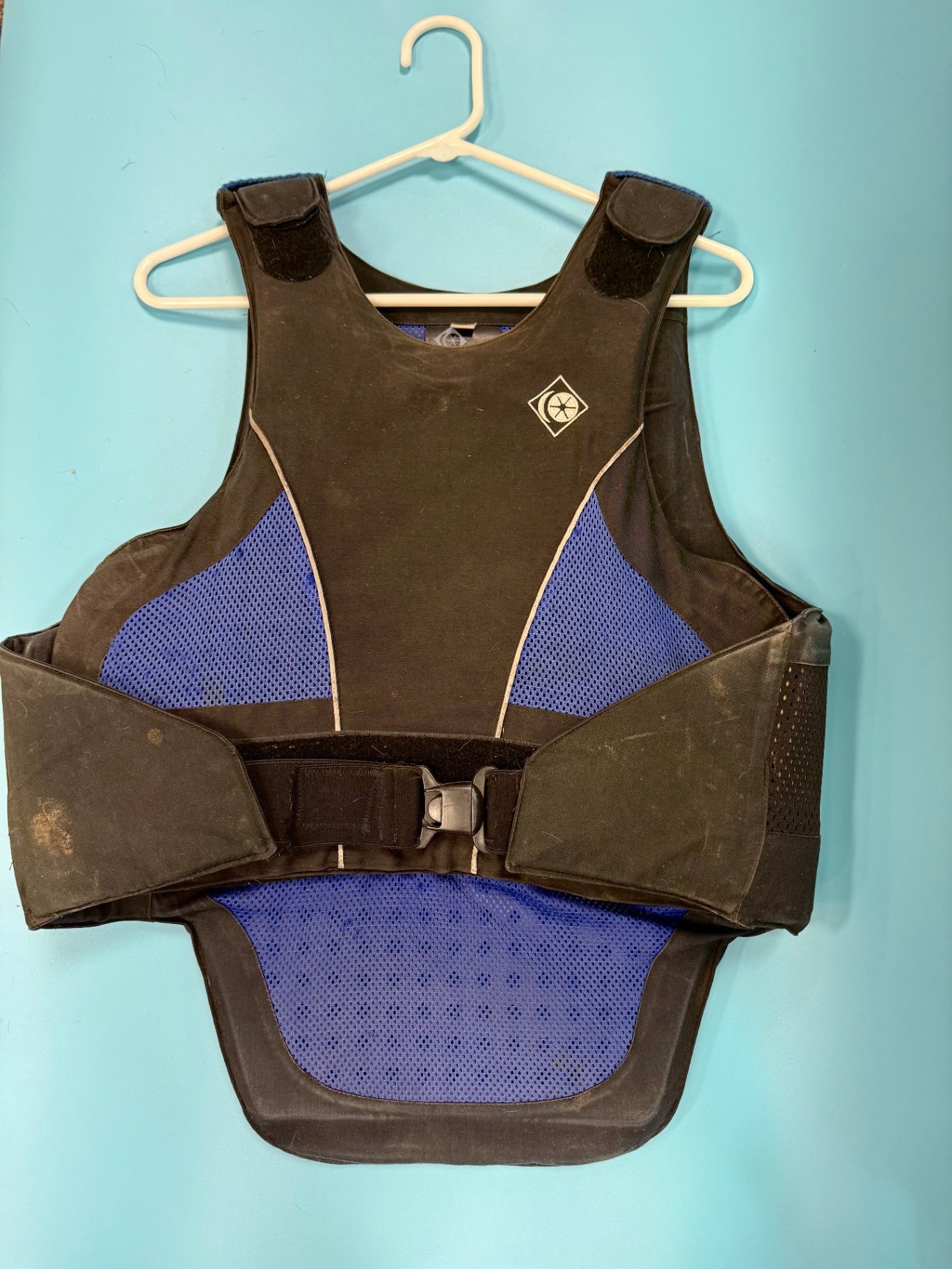 57. Lds Med Blue/Black Charles Owens body protector
