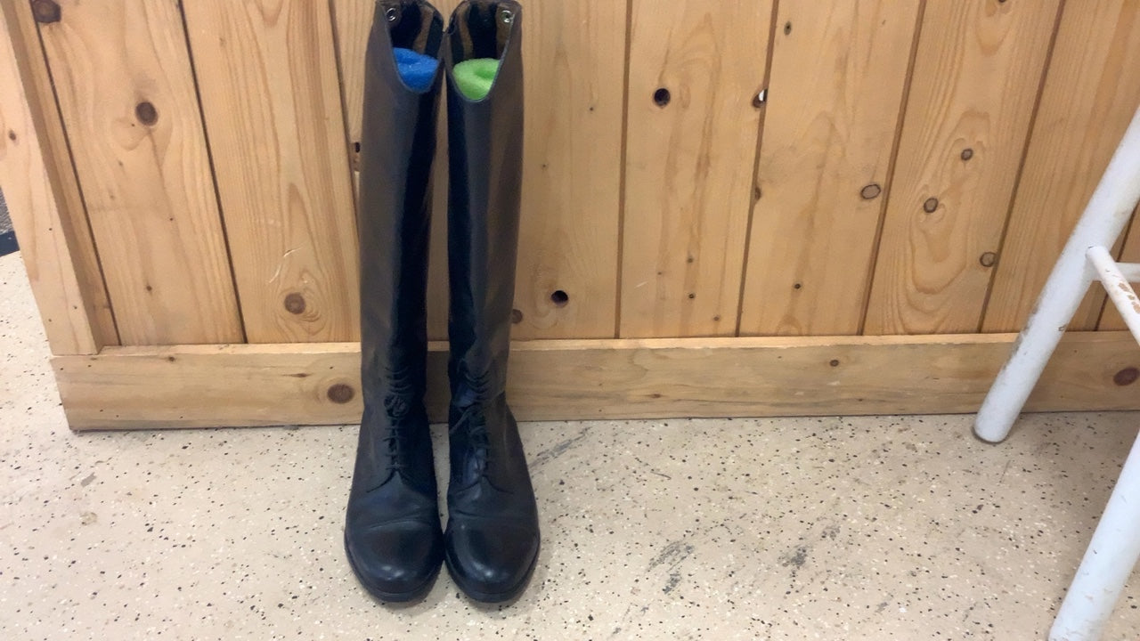 41. Womens 5.5 Tall Boots Ariat