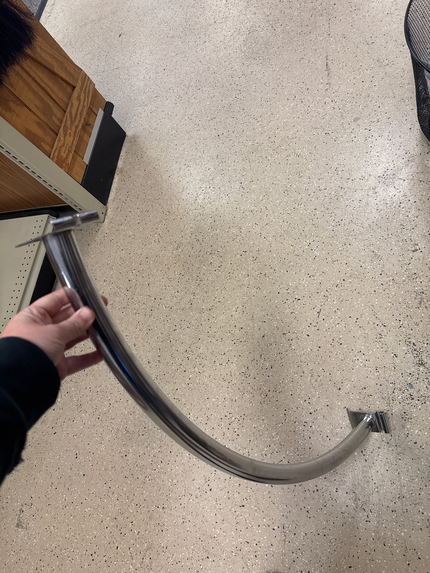 38" Silver Curved hangrail for Gridwall corner