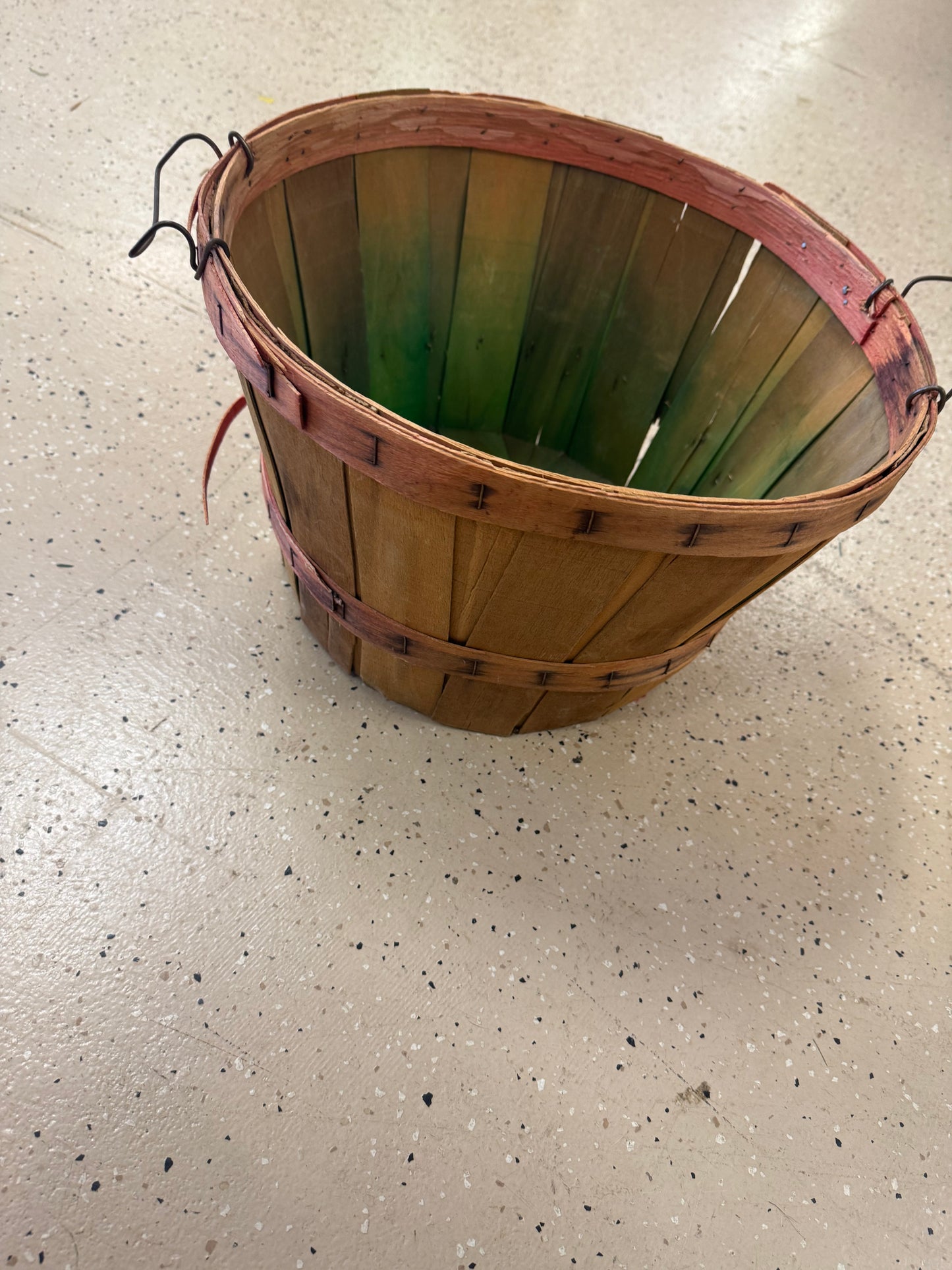 Round wood basket