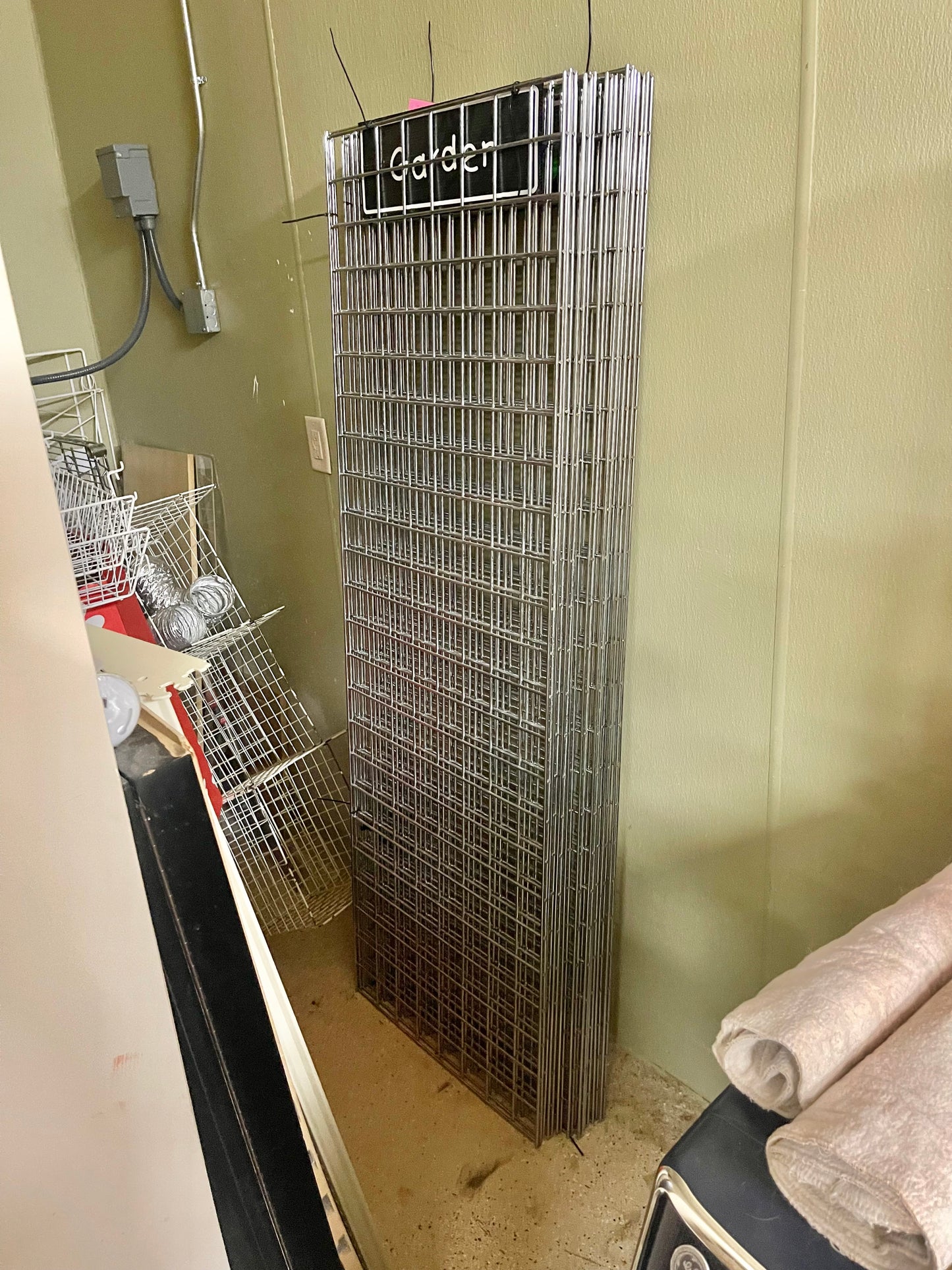 2'x6' sections of Silver grid wall