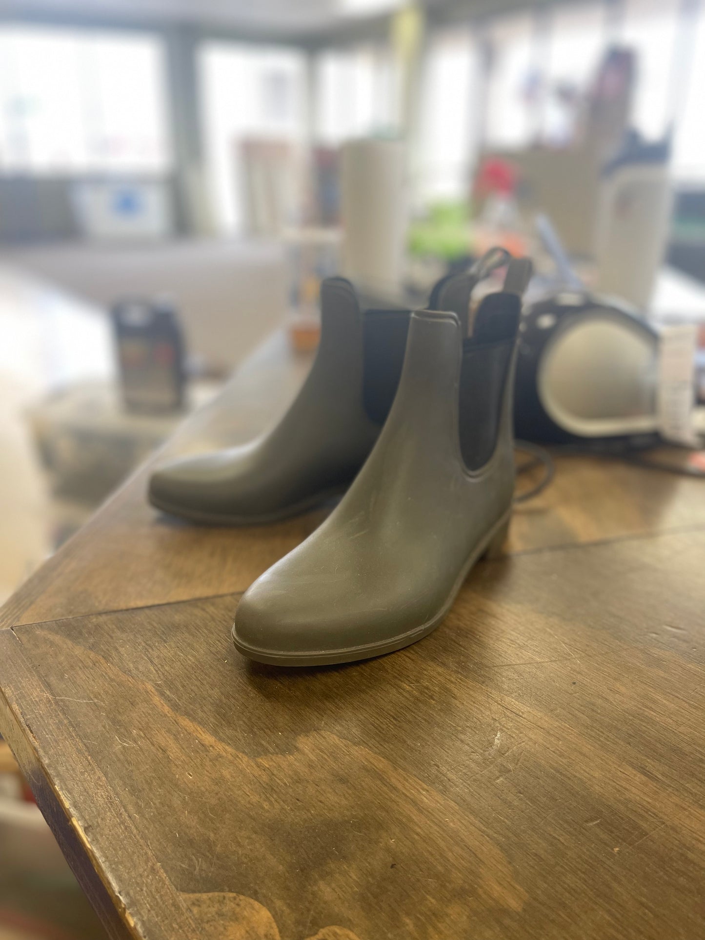 102. Lds 7 grey rubber waterproof ankle/paddock boots, wboots13