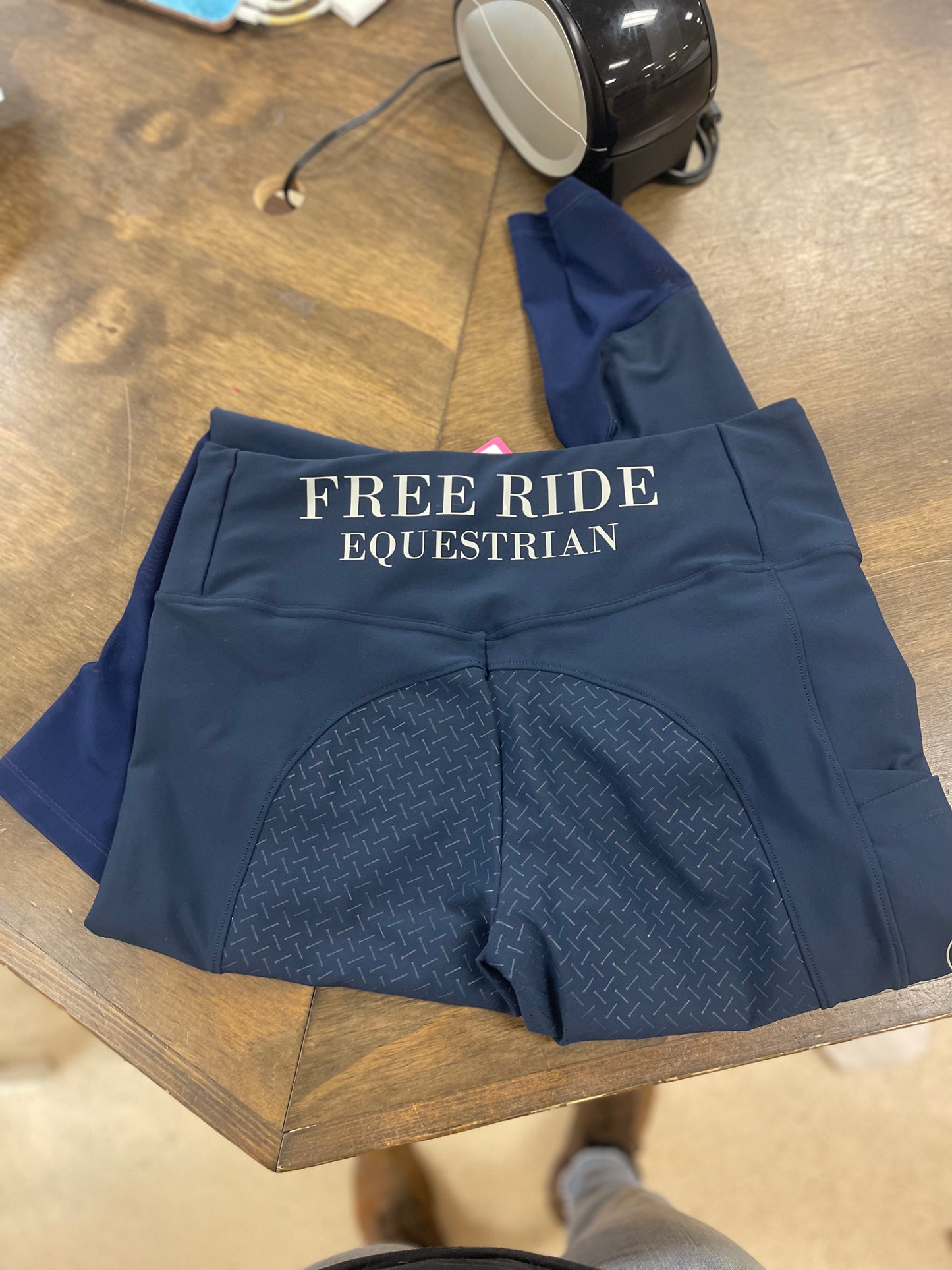 52. Lds 30 Navy Silicone Full Seat Riding Tights, Free Ride, pants148