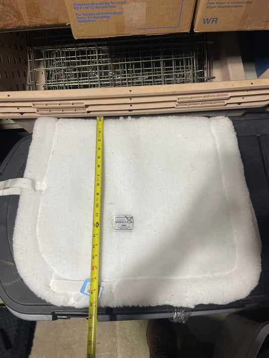 18" White Fleece square show Pad, Medallion brand new