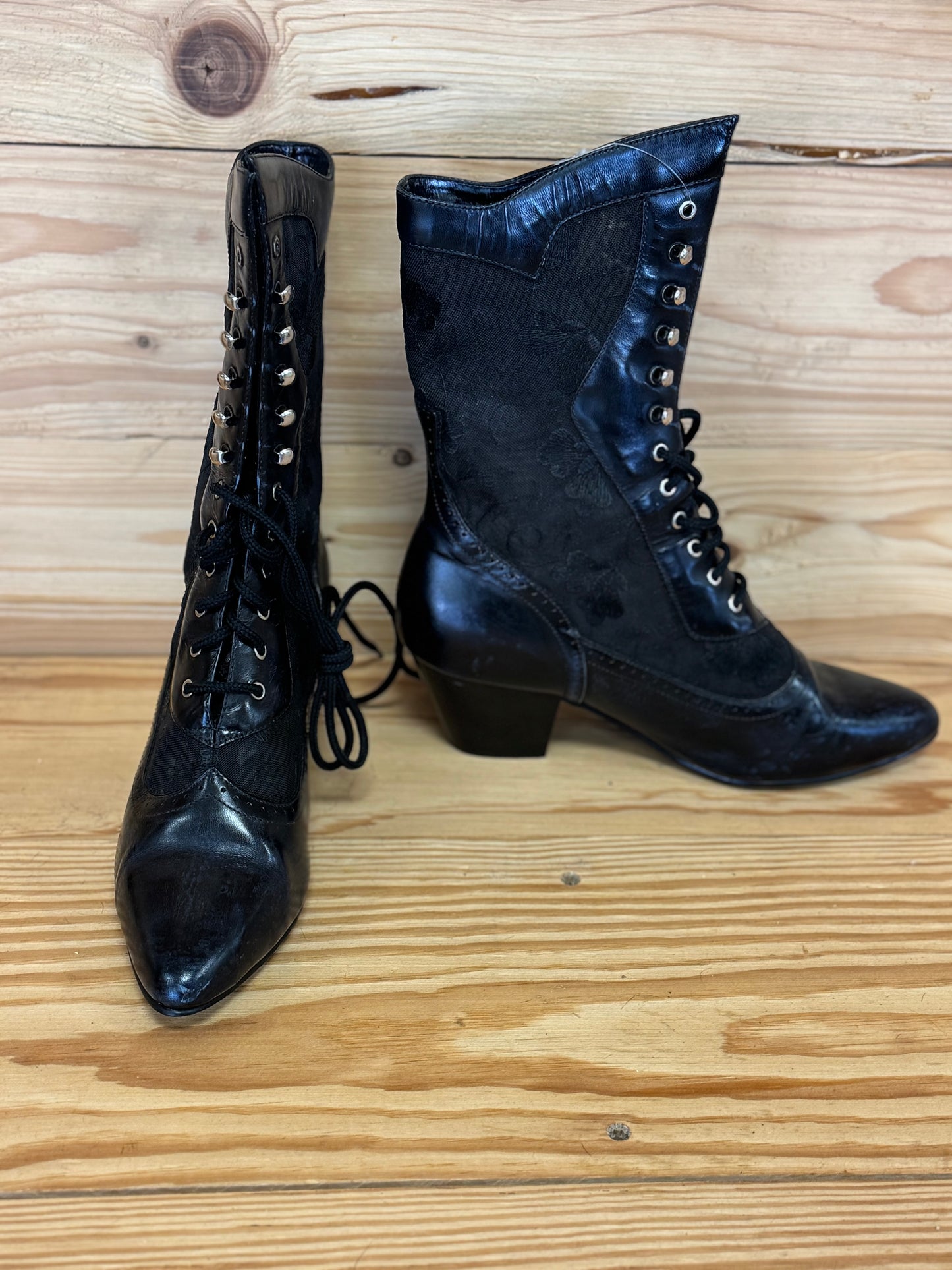 12. Size 8 Black Lace up American West “Saloon” boots, wboots06