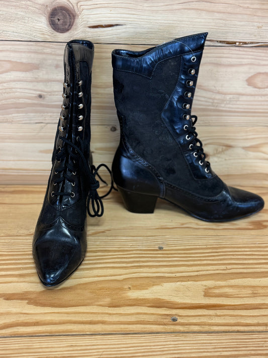 12. Size 8 Black Lace up American West “Saloon” boots, wboots06