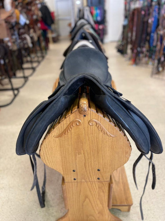 16.5" Black Dressage Saddles Wintec, Consigned