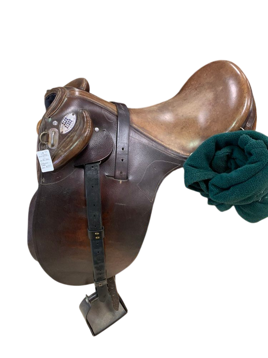 54. 16”AU Endurance saddle w/stirrups and cover