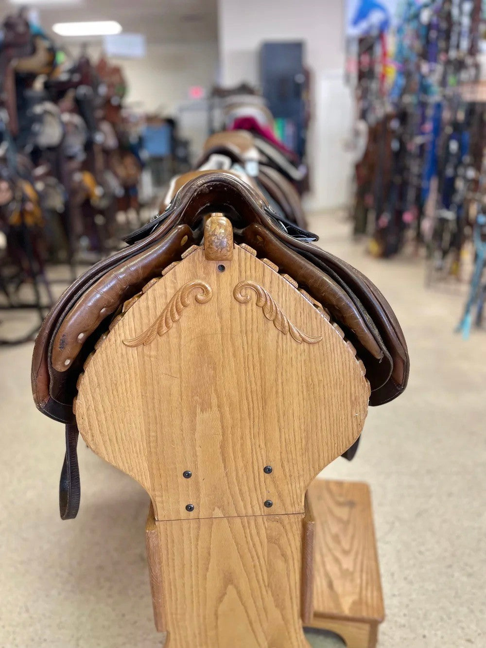 100. 16” M tree jump saddle, Beval