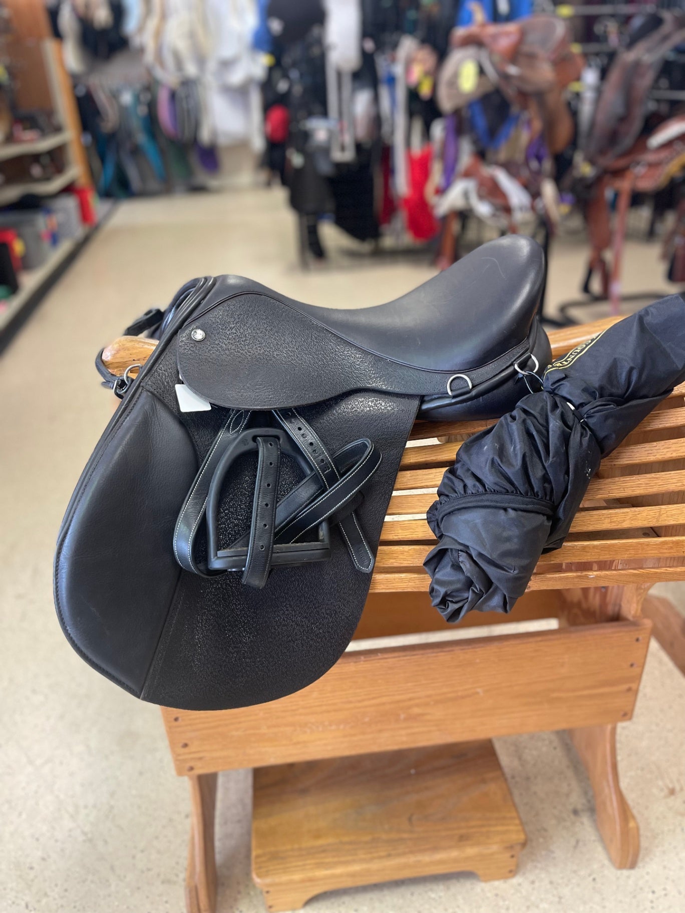 22. 17.5” MW Tree AP Black Country Saddle, Spring Tree w/stirrups and saddle cover