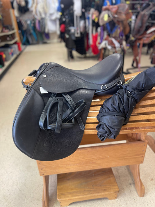 22. 17.5” MW Tree AP Black Country Saddle, Spring Tree w/stirrups and saddle cover