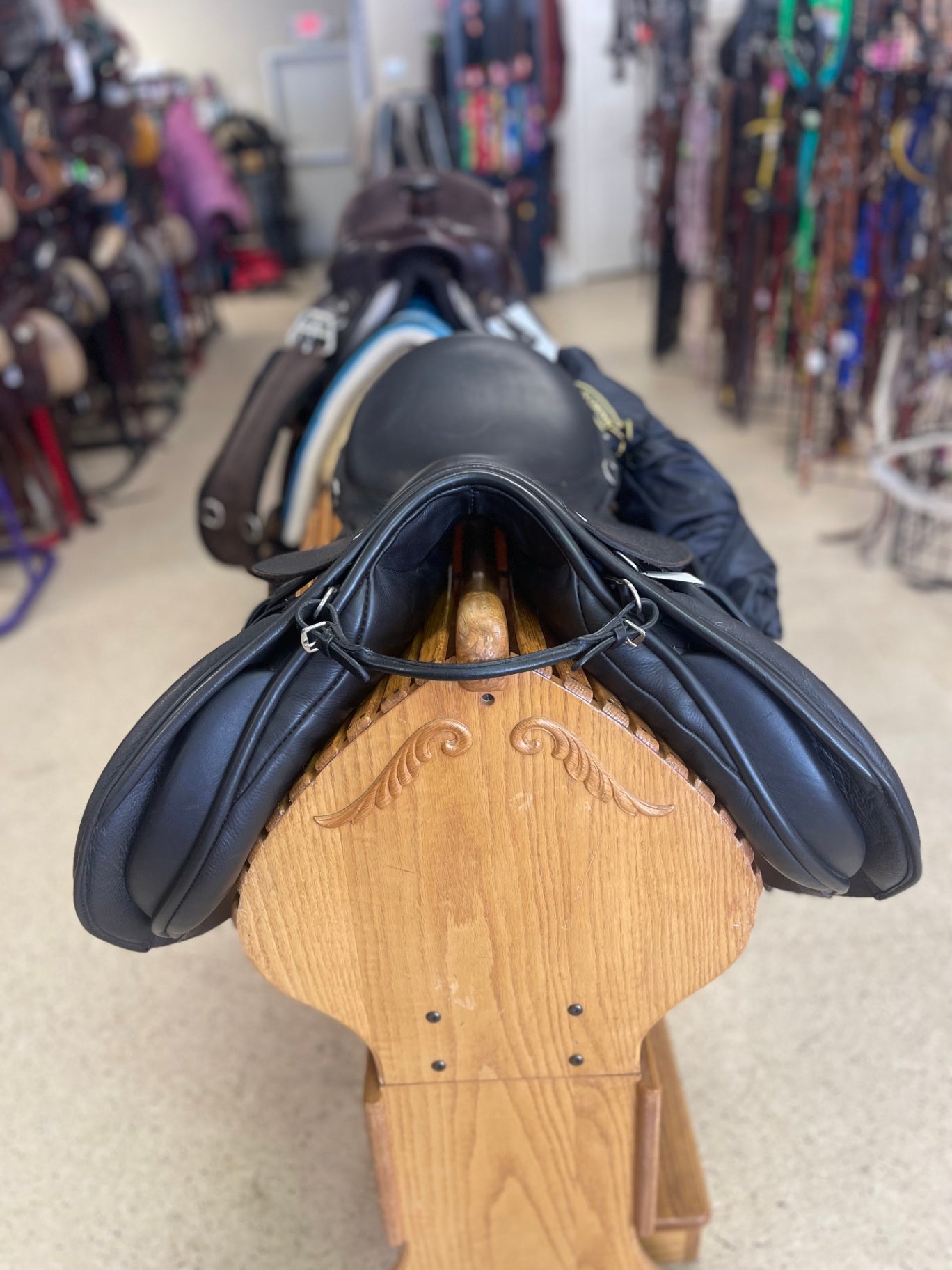 22. 17.5” MW Tree AP Black Country Saddle, Spring Tree w/stirrups and saddle cover