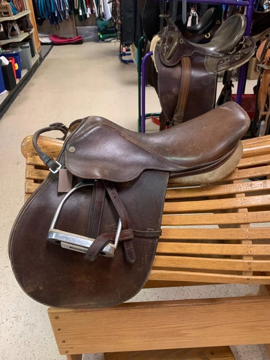 1. 15.5” Collegiate plain flap CC saddle, M/MW tree