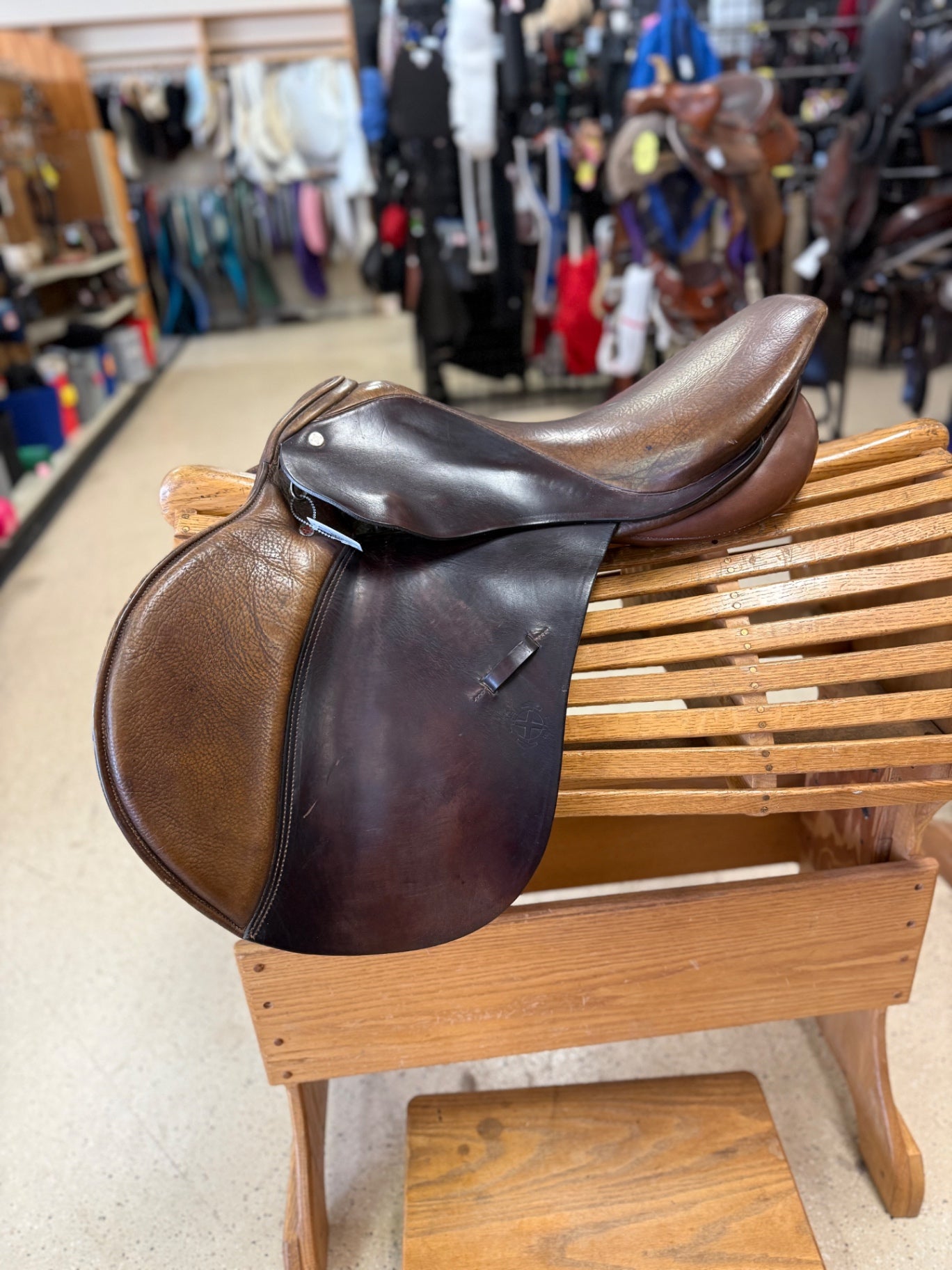 81. 18’’ MW tree Brown Jump Saddle Courbette
