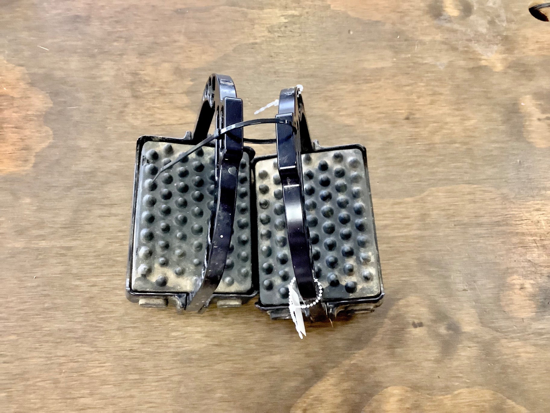 7. 5 ½ EZ ride Ultimate Ultra Metal Stirrups, no cages