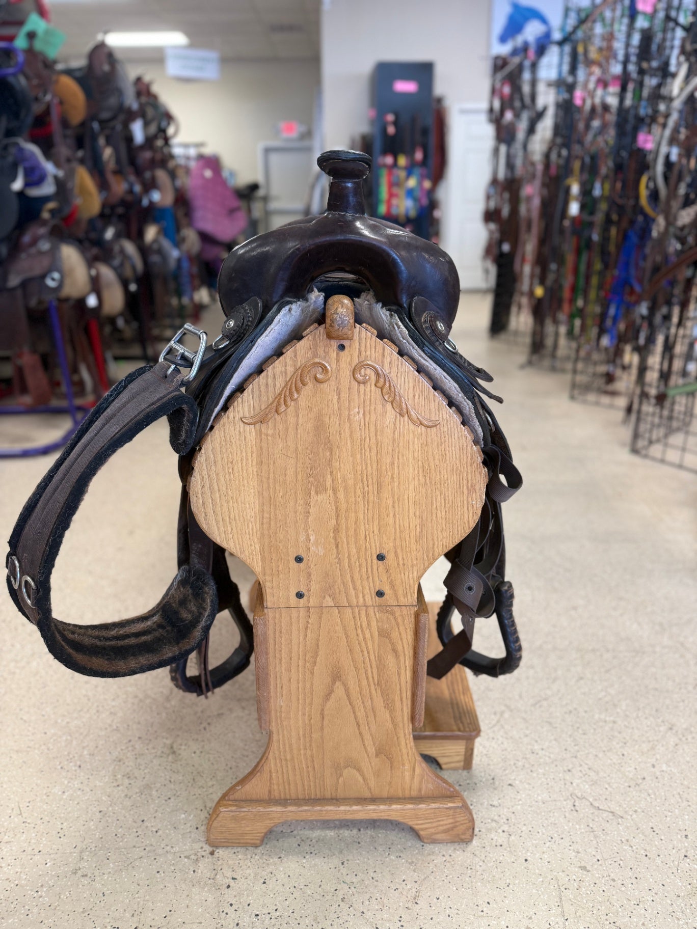 1. 16” FQHB/Wide dk brown western trail saddle, Blevins