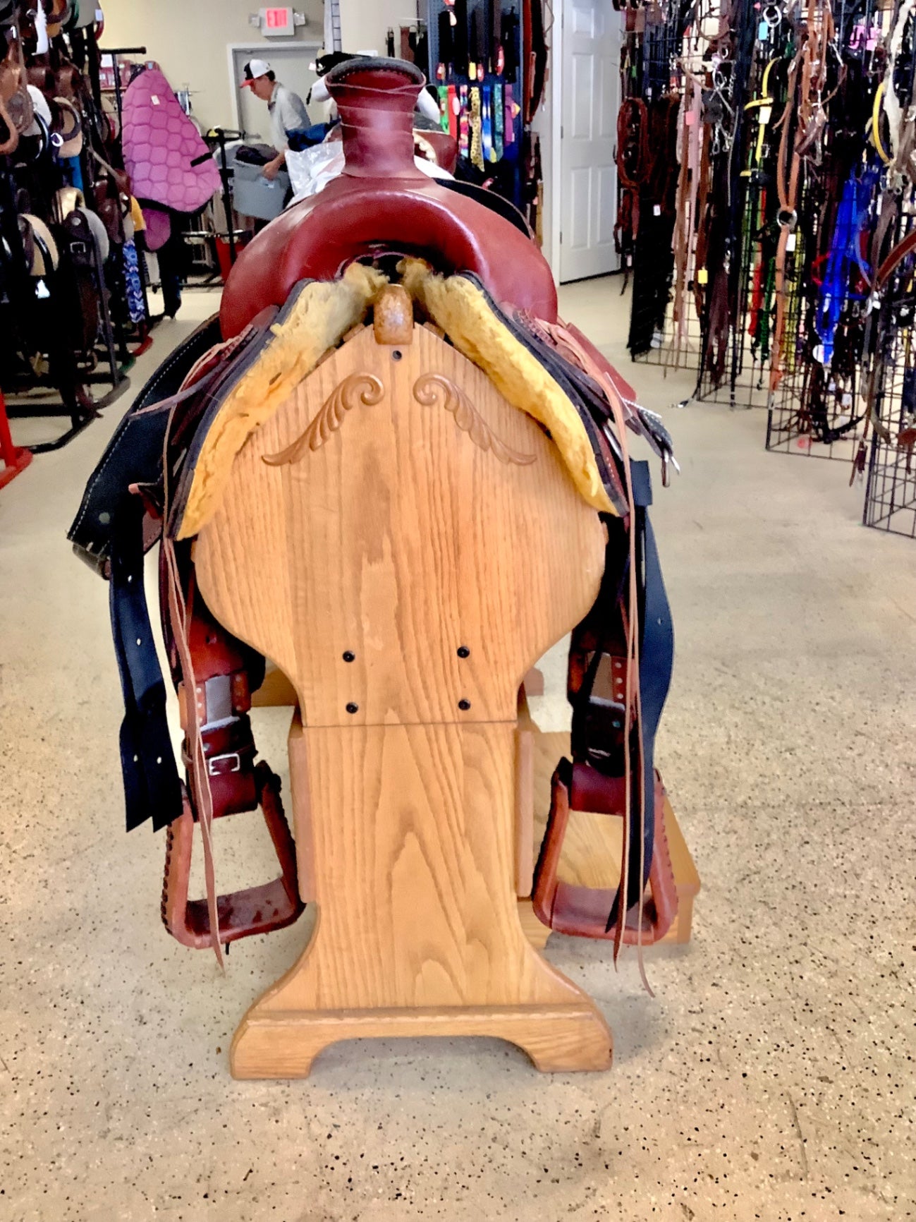 27. 18" med-oil brown roping saddle dakota