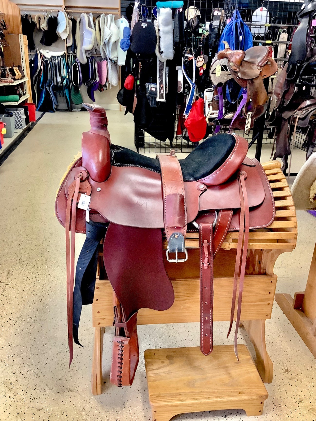 27. 18" med-oil brown roping saddle dakota