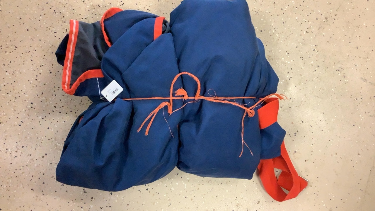 25. 81’’ Blue/Red Turnout Blanket Rambo