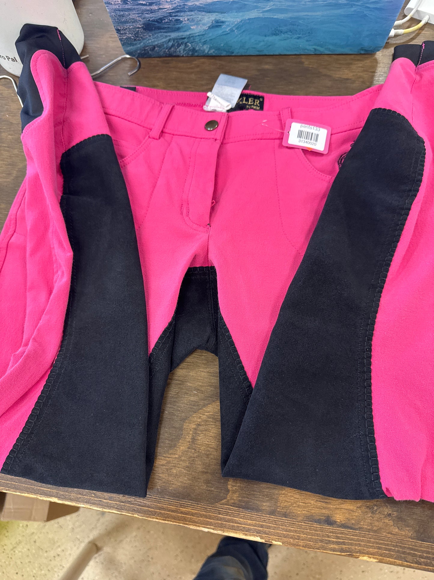 20. Lds 26 Hot pink Full Seat Suede HKM breeches, pants133