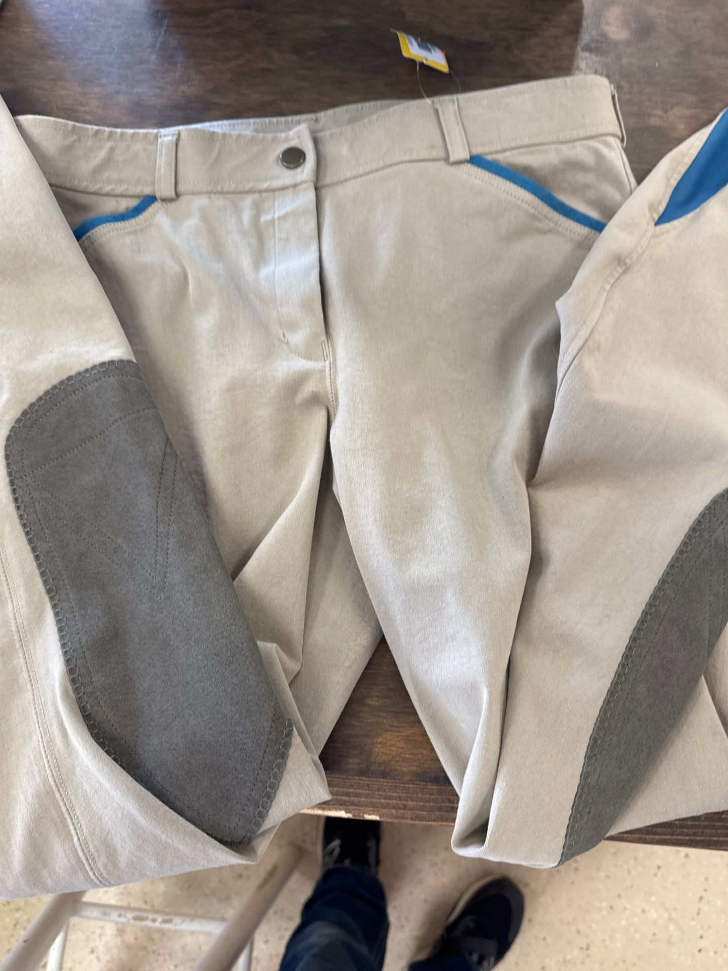 73. Lds 28/M tan/blue piped knee patch breeches, Dover, pants124