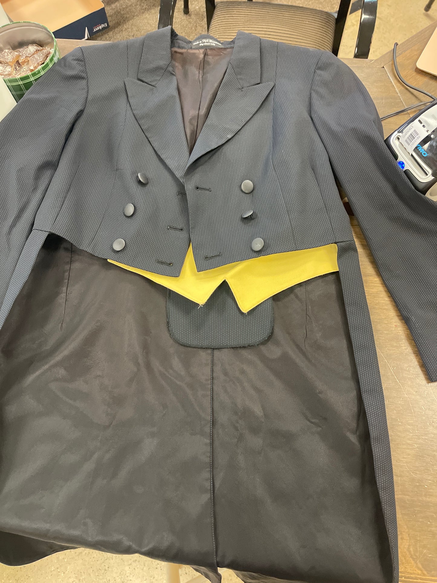 Lds 12? black speckled Shad belly with black lining and tails, RJ Classics coats063