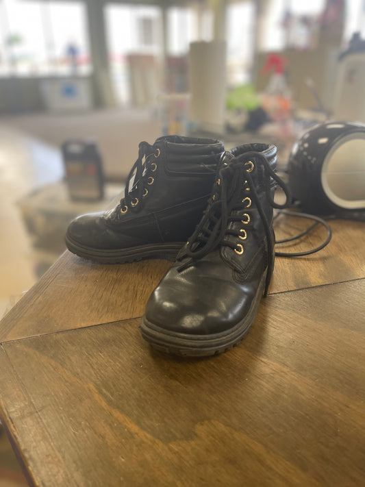 734. Size 1 black lace up kids boots, Link brand, wboots14