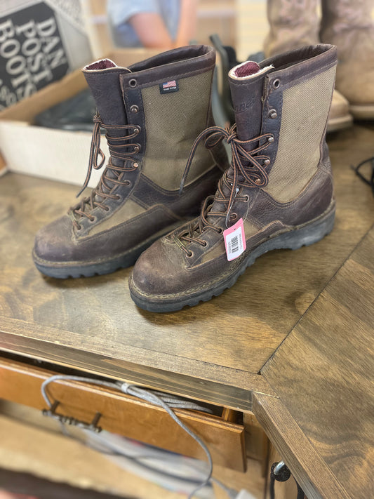 9. Mens 10 green/brown lace up Danner work boots, wboots10