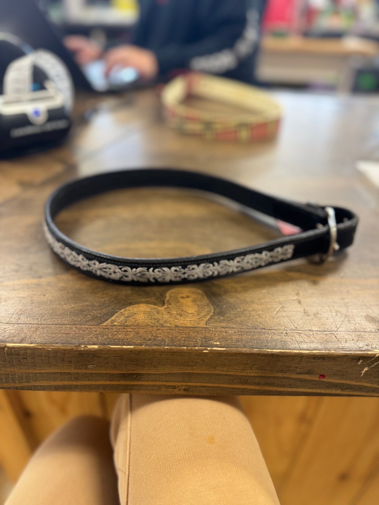 28. 28” black leather belt, belts011