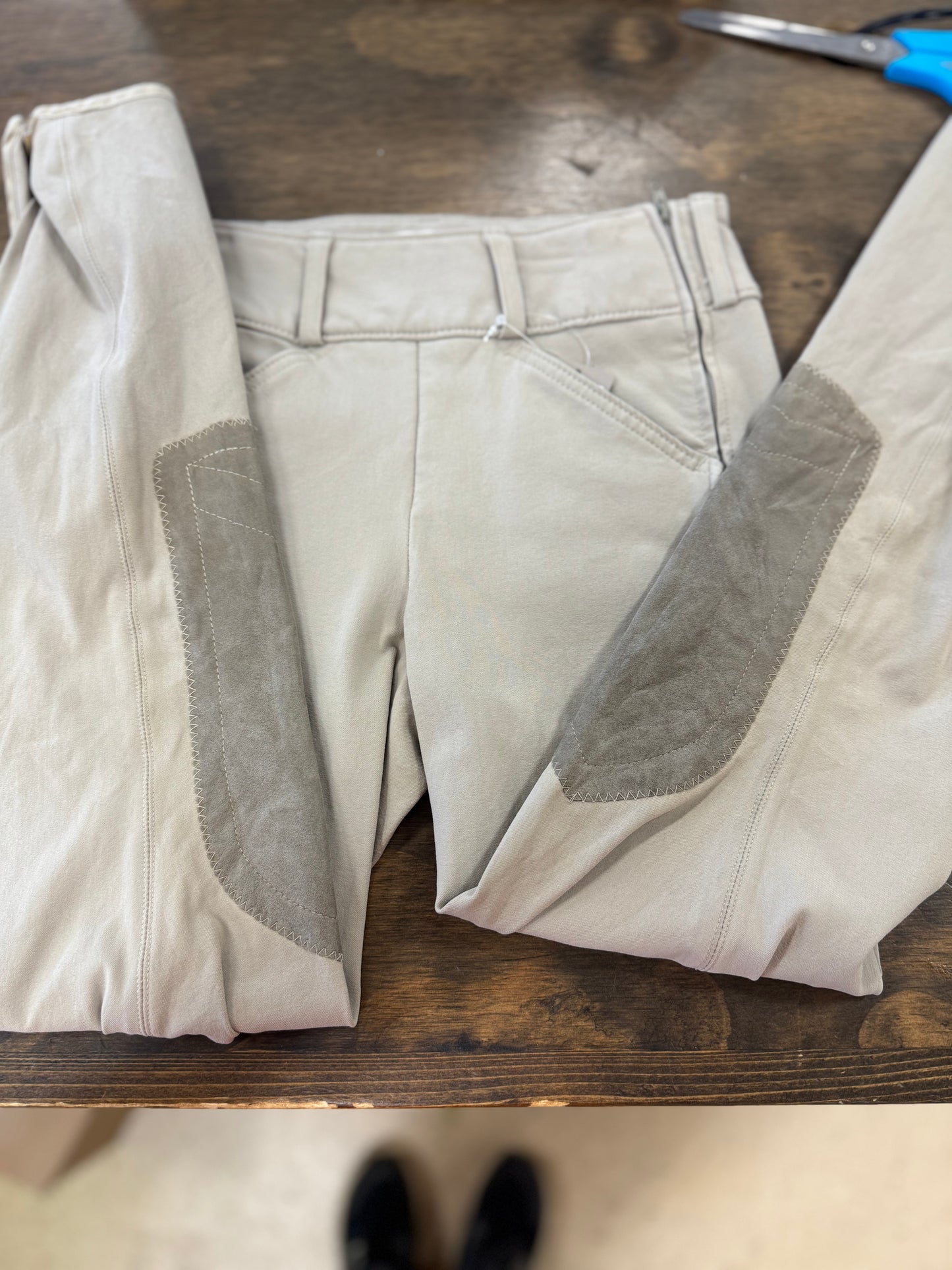 15. Kids 8 Tan Knee Patch Tailored Sportment Breeches, pants071