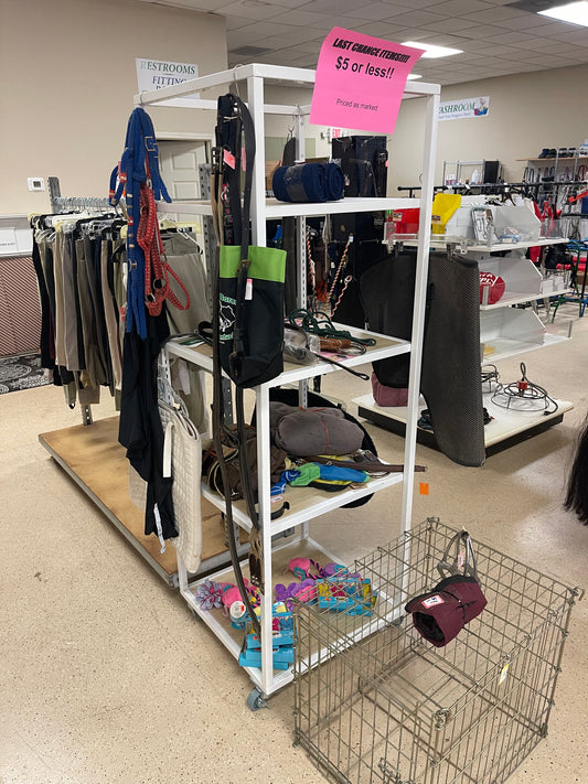 Freestanding white cube cart rolling fixture