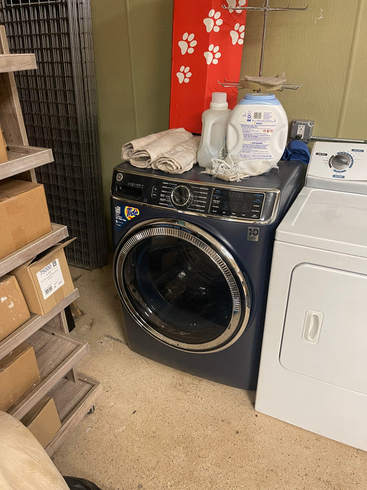 Heavy Duty Blue GE washing machine, 2/3 years old, extra capacity