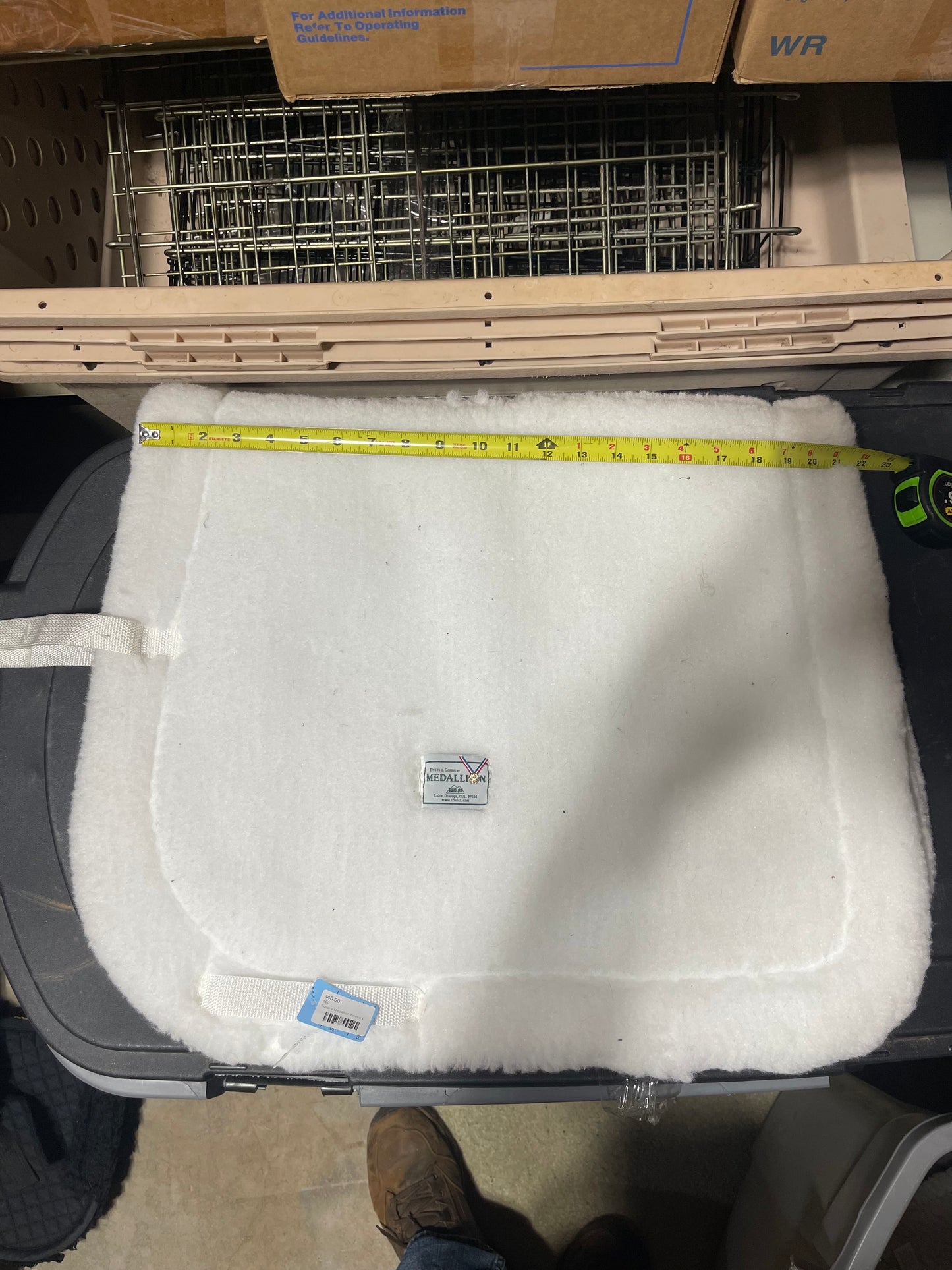 18" White Fleece square show Pad, Medallion brand new