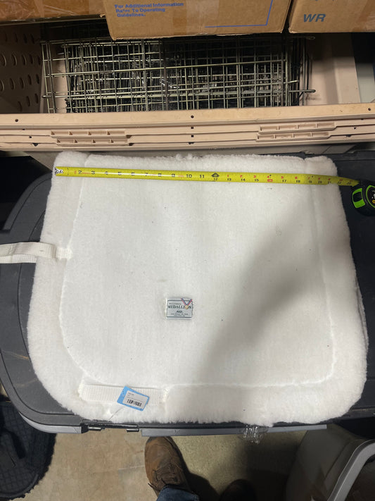 18" White Fleece square show Pad, Medallion brand new