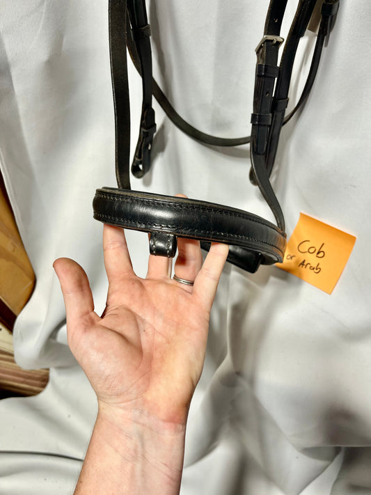 Sz 1 (Cob/Arab) Sattlerei Otto Schumacher Padded Nose dressage bridle with piped browband, missing flash strap