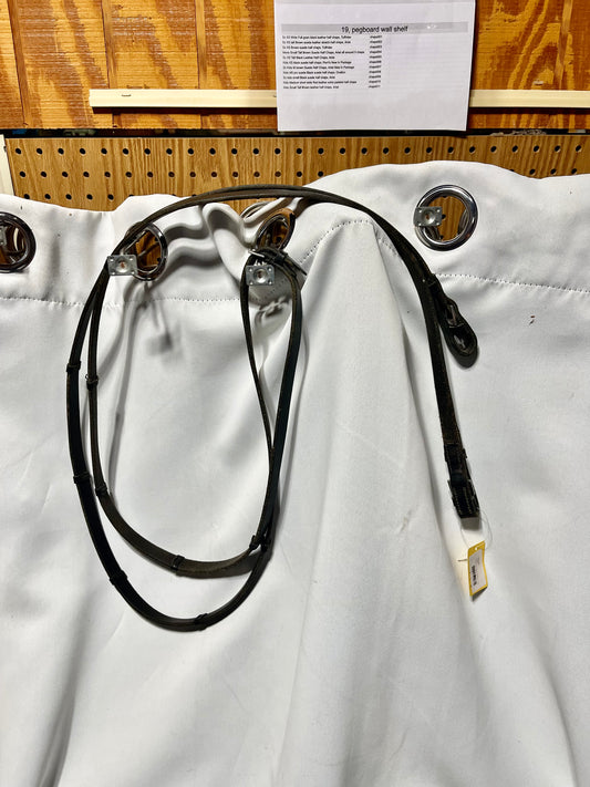 56” Cob Black smooth all leather English reins with leather stoppers, and buckle ends. Squared off straps, lightly used