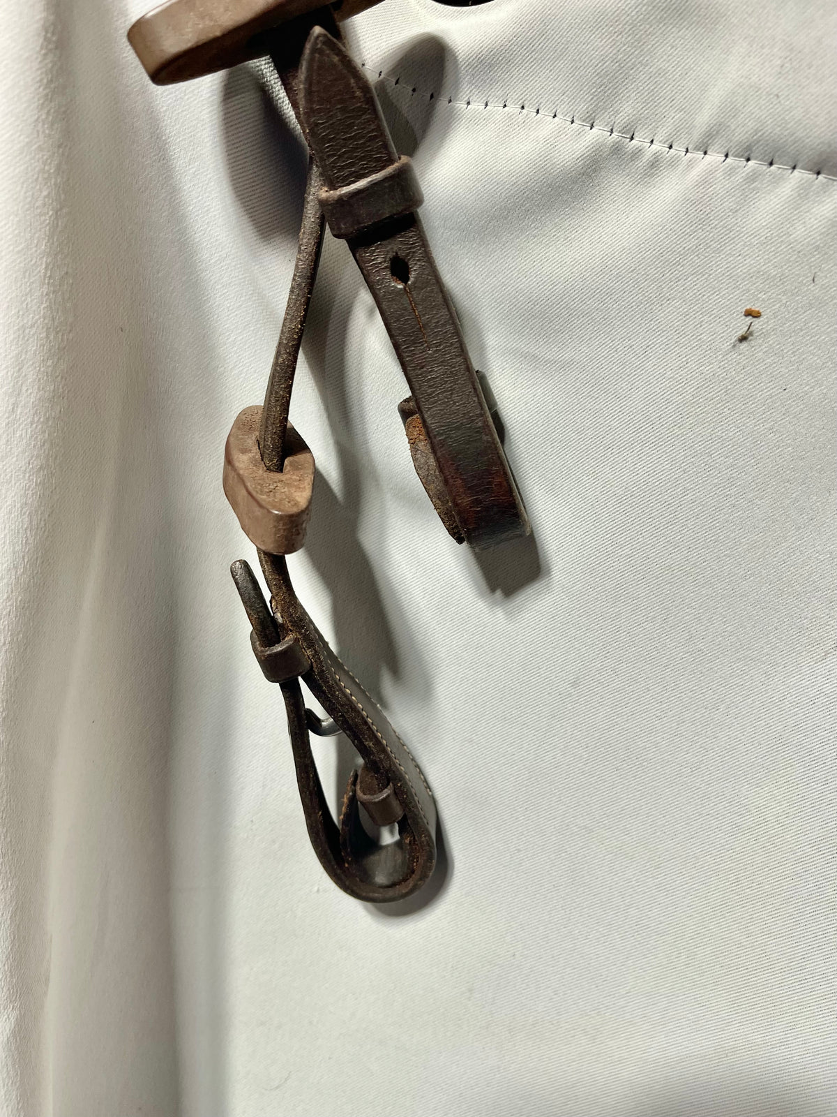 54" Brown raised fancy stitched laced English reins, bridle hook fastener ends-used