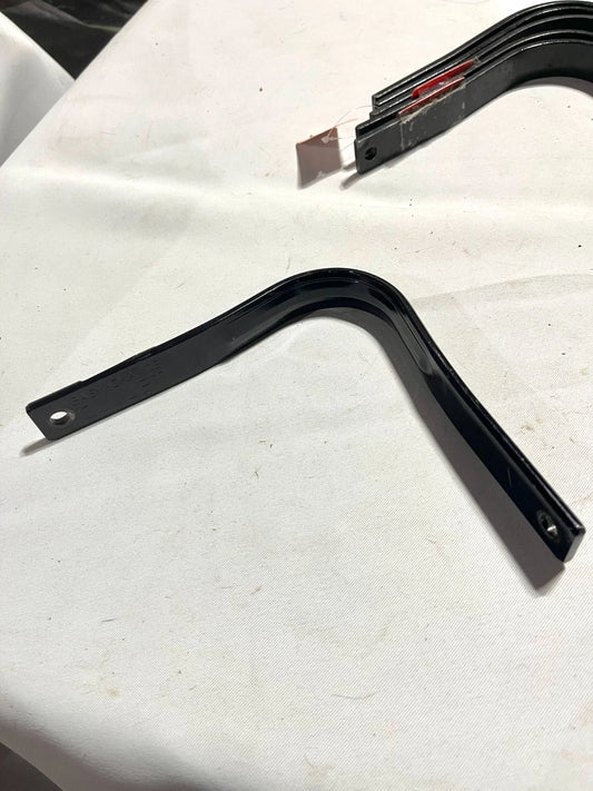 Single sz Medium Black Wintec Gullet- no physical Wintec markings or stamps on gullet because it's an older model